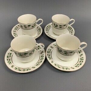 Royal Limited Holly Holiday Cups & Saucers Set Gold Trim Berries Japan Lot of 8
